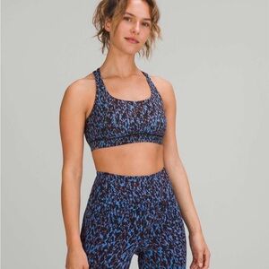 Lululemon set: blue animal print sports bra (med) with pants (8)